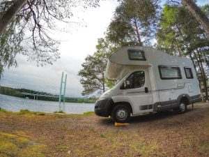 camping car dans un camping au pays basque